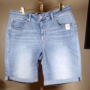 Time and Tru Blue Jean Shorts  Stretch Size 16